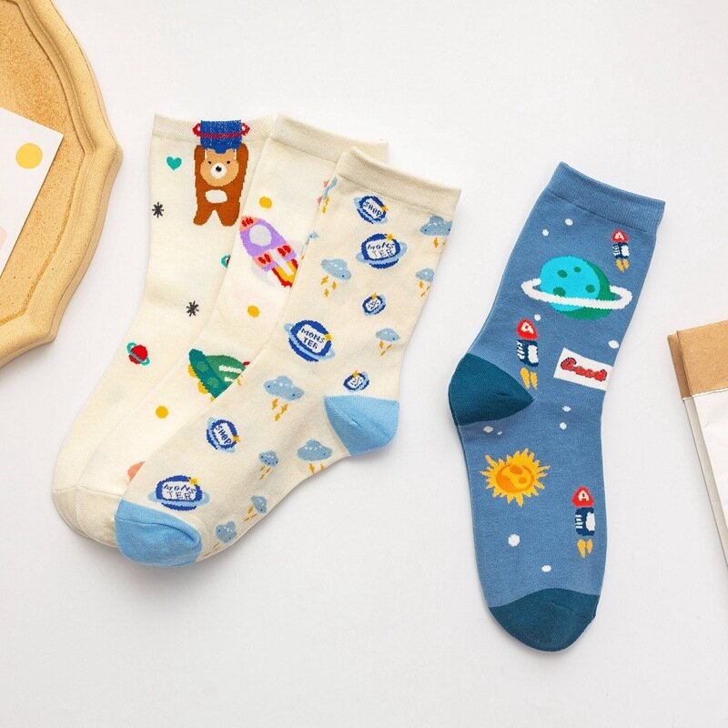 Calcetines divertidos de algodón para mujer, medias de dibujos animados japoneses, astronauta, Harajuku, planeta con personalidad, Otoño e Invierno