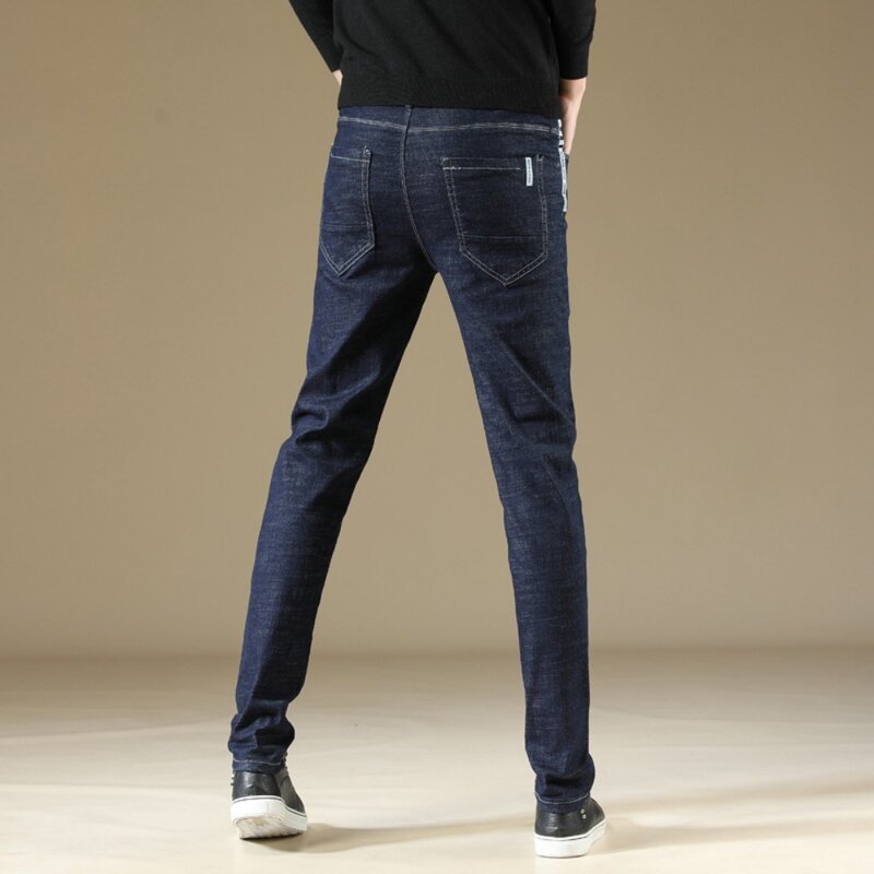Jeans Denim lurus pria, pakaian celana panjang Denim elastis ramping kasual klasik Musim Semi dan Gugur 2024