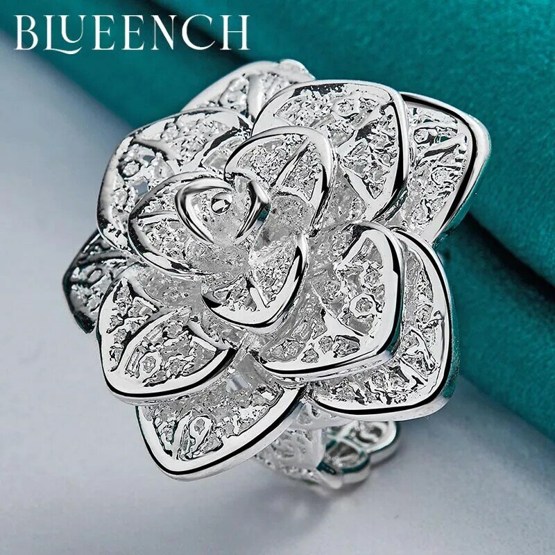 Женское кольцо с цветком из серебра 925 пробы