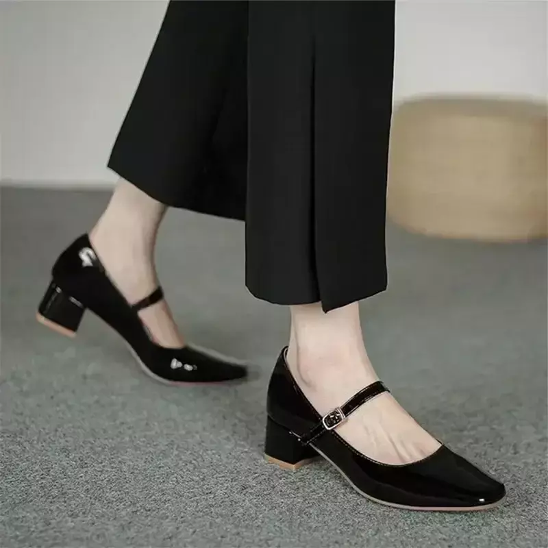 Sapatos femininos de couro com dedos quadrados, boca rasa, sapato único, salto alto, nova moda, primavera, 2022