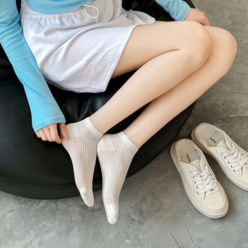 Kave ถุงเท้าแบบบางสีขาวสีน้ำเงินสำหรับผู้หญิง, ถุงเท้าผูกถุงเท้าข้อต่ำปักตาข่ายระบายอากาศตื้น5คู่สำหรับฤดูใบไม้ผลิ/ฤดูร้อน