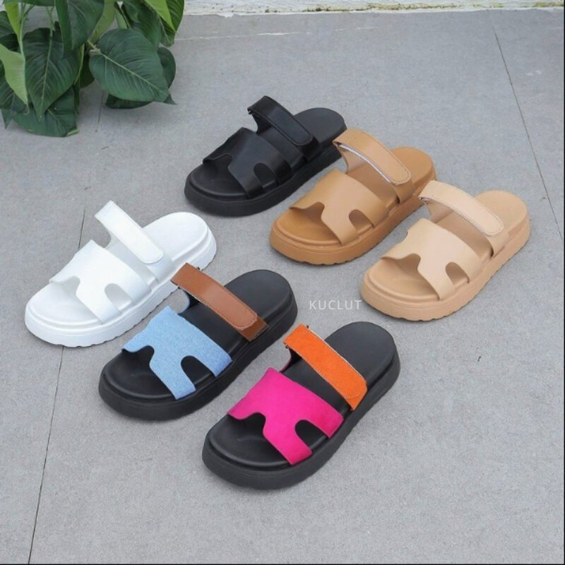 Zapatillas de verano para mujer, zapatos de playa versátiles de fondo plano, sandalias informales de suela gruesa a la moda de lujo, diseñadores
