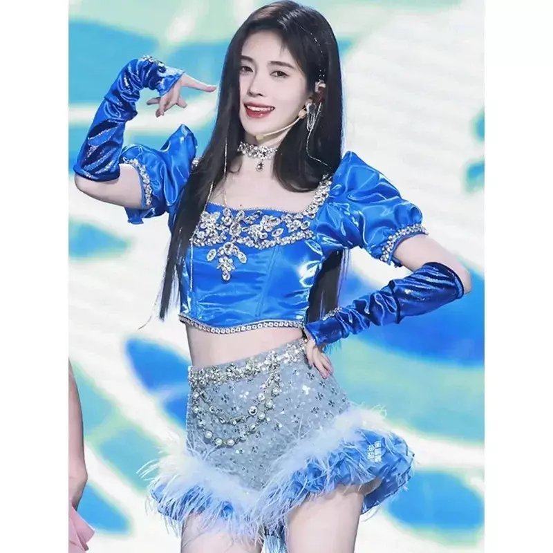 ชุดนักร้องเกาหลีบนเวทีชุด kpop เสื้อคริสตัลสีน้ำเงินแขนพองกระโปรงขนนกเสื้อผ้าดีเจเสื้อผ้าแจ๊ส