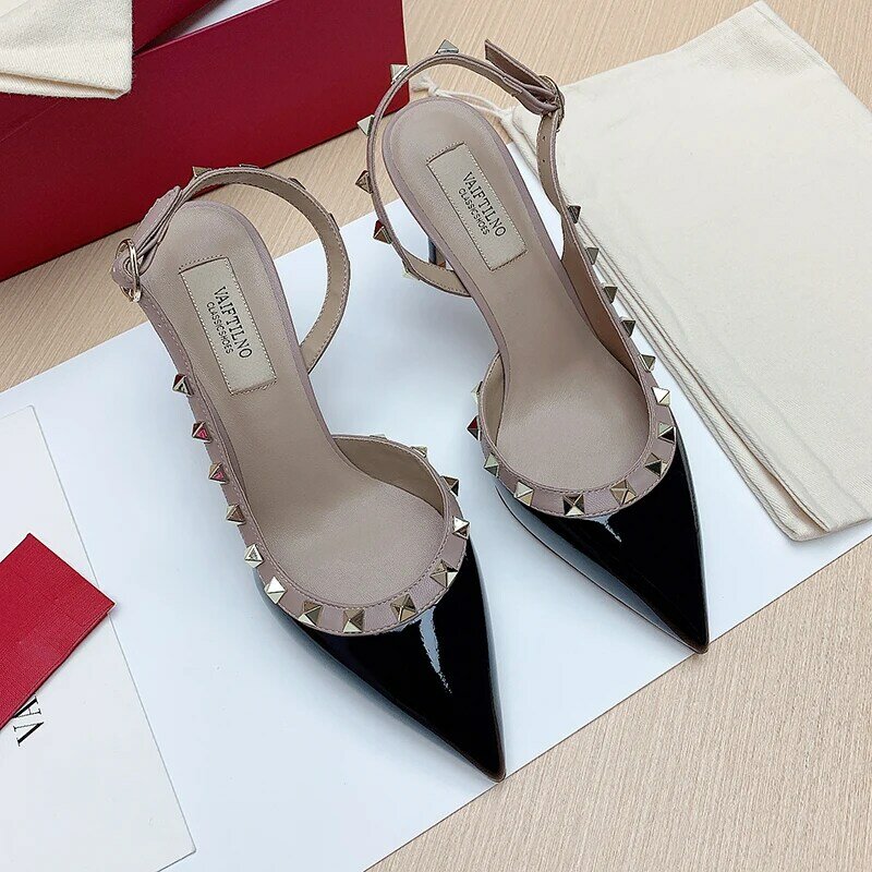 Летние новые женские сандалии на высоком каблуке Модные пикантные сандалии Baotou на тонком каблуке с ремешком на щиколотке туфли с металлическими кнопками и заклепками женская обувь