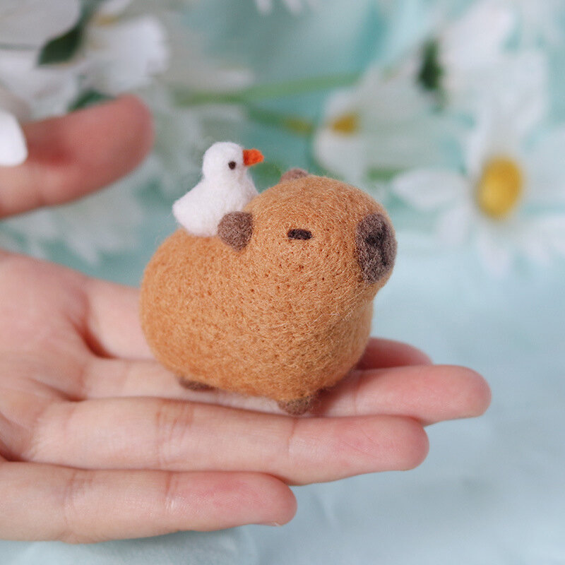 Lindo gordito Capybara pez gris Kit de Material para principiantes, fieltro de lana hecho a mano, muñeca DIY, juguetes de peluche, decoraciones de escritorio