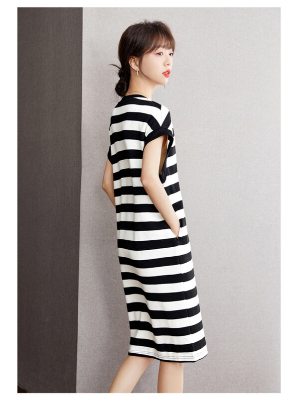 2023 New Knitted Black and White Striped Dress Summer Casual Mid-length Short-sleeved T-shirt Pocket Loose Knee-length Dress