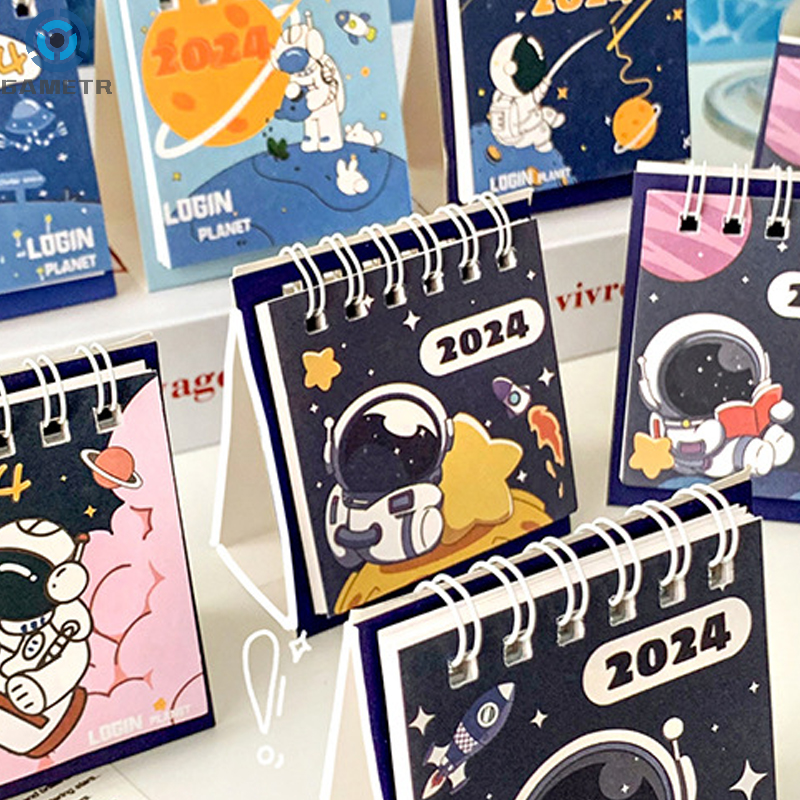 2024 Mini kleinen Schreibtisch Kalender niedlichen Cartoon Anime Mädchen Neujahr Kalender tragbare kreative Kalender monatliche Büro Dekoration