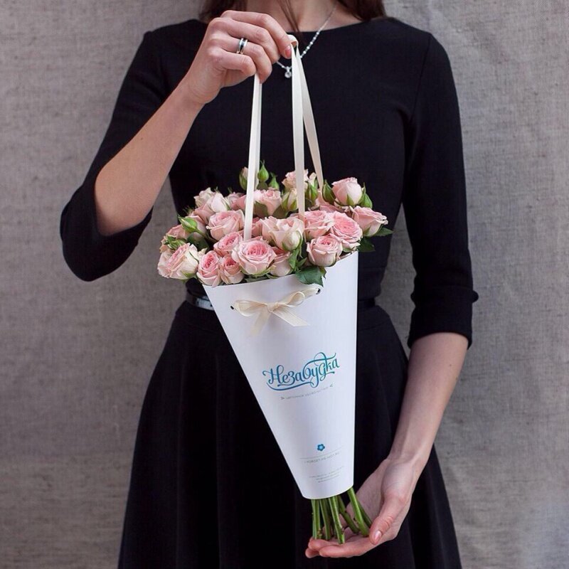 Kunden spezifisches Produkt 、 benutzer definierte wasserdichte Blumen verpackungs hülle weiße Karte Papiertüte mit langem Band griff