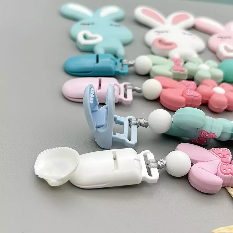 Hadiah mainan bayi Kawaii disesuaikan nama huruf silikon bayi kelinci manik-manik bercahaya liontin klip dot rantai pemegang Teether