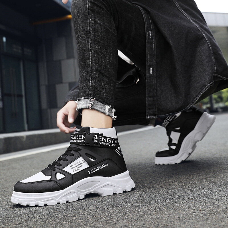 2023 new fashion boots men's high-top British trend all-match Korean version sports leisure breathable mid-top tooling boots