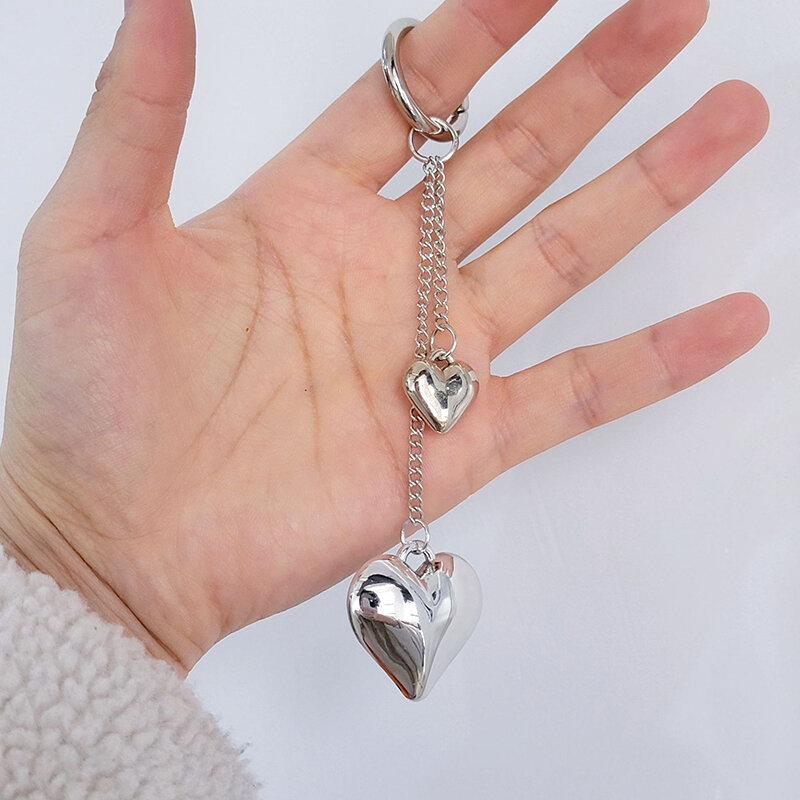 سلسلة مفاتيح معدنية على شكل قلب حب بسيط للفتيات ، حلقة مفاتيح بلون فضي Y2K ، قلادة حقيبة ، زخرفة معلقة على ظهره ، هدايا