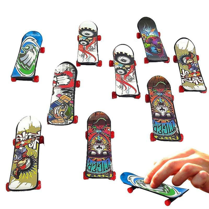 لوحات تزلج صغيرة إصبع شيك فنجر سكيت للأطفال لوحات تزلج صغيرة الاصبع اللعب حزمة هدايا للأطفال