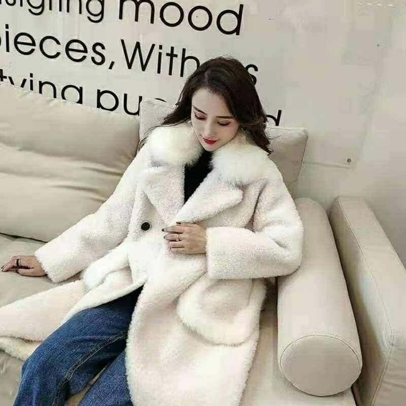 Mantel bulu domba wanita, jaket kasual longgar kerah bulu domba imitasi hangat mode musim dingin saku dua baris
