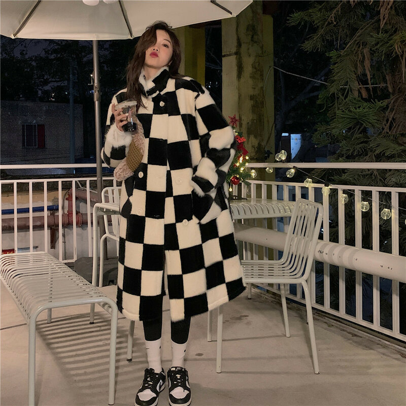 Klasyczny szachownica elegancki płaszcz ze sztucznego futra kobieta zima 2022 jesień luźny płaszcz Maxi moda damska luksusowa kurtka z kołnierzem