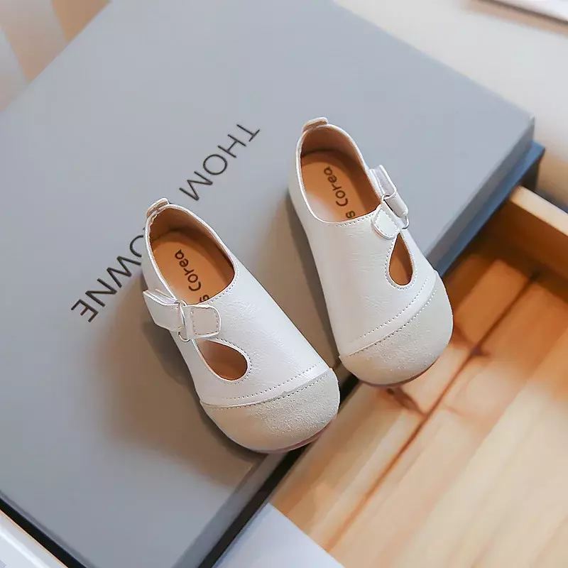 Sepatu Princess kulit untuk anak perempuan, sepatu formal gaya Korea Selatan Sol empuk kasual musim semi 2024, sepatu putri modis bersirkulasi Sol empuk untuk anak perempuan