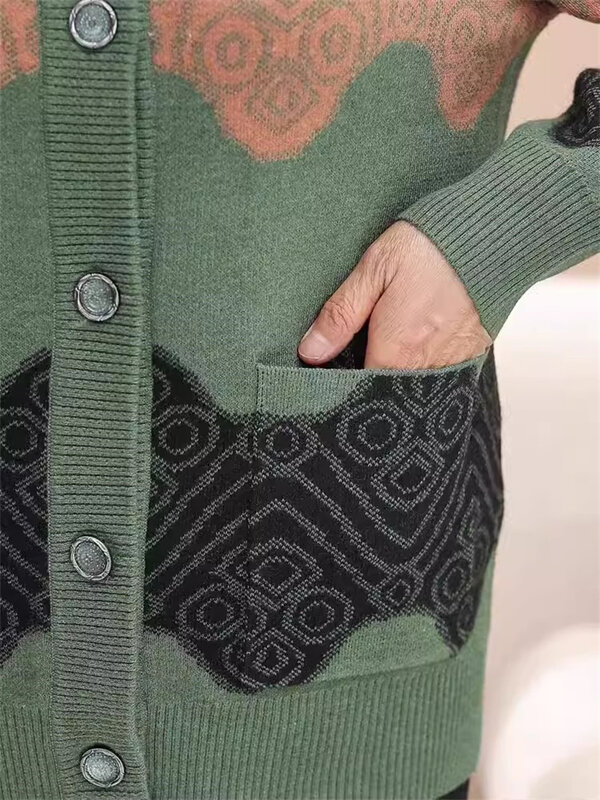Новинка Осень-зима 2024 пальто для матерей среднего и пожилого возраста свитер для бабушки Женский кашемировый кардиган свитера Топ