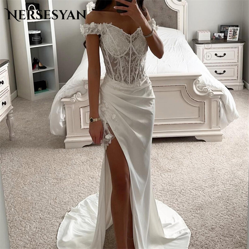 Nersesyan Boho Lace Appliques Wedding Dresses Satin Off The Shoulder Side Split Bridal Gowns Long Pleats 2023 Vestidos De Novia