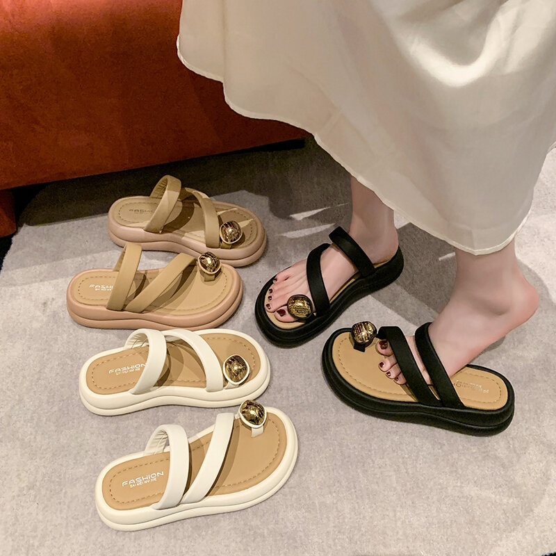 Thick soled slippers for women to wear in summer. 2024 new toe clip casual beach flip flops with metal buckle sandals  623