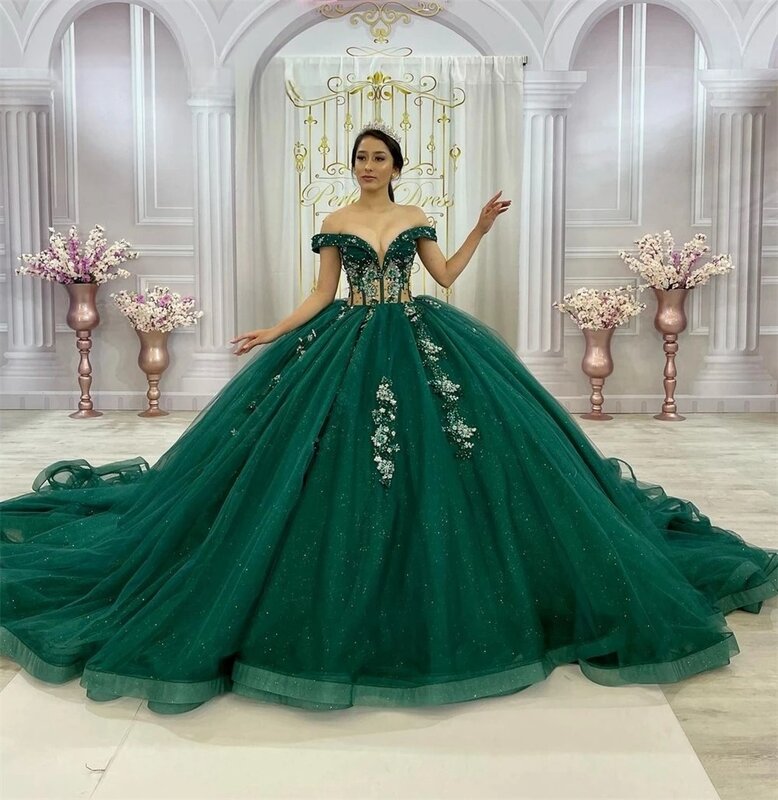 Zielone Charro Quinceanera sukienki balowe z odkrytymi ramionami tiulowe aplikacje meksykańskie słodkie 16 sukienek 15 Anos