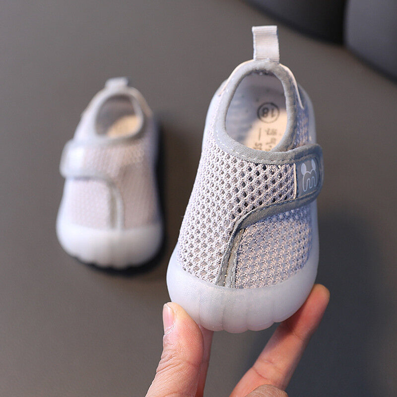 Sapatos de primeiro caminhante em malha respirável para bebês meninas e meninos, tênis casual infantil pré-walker de 0 a 3 anos, verão