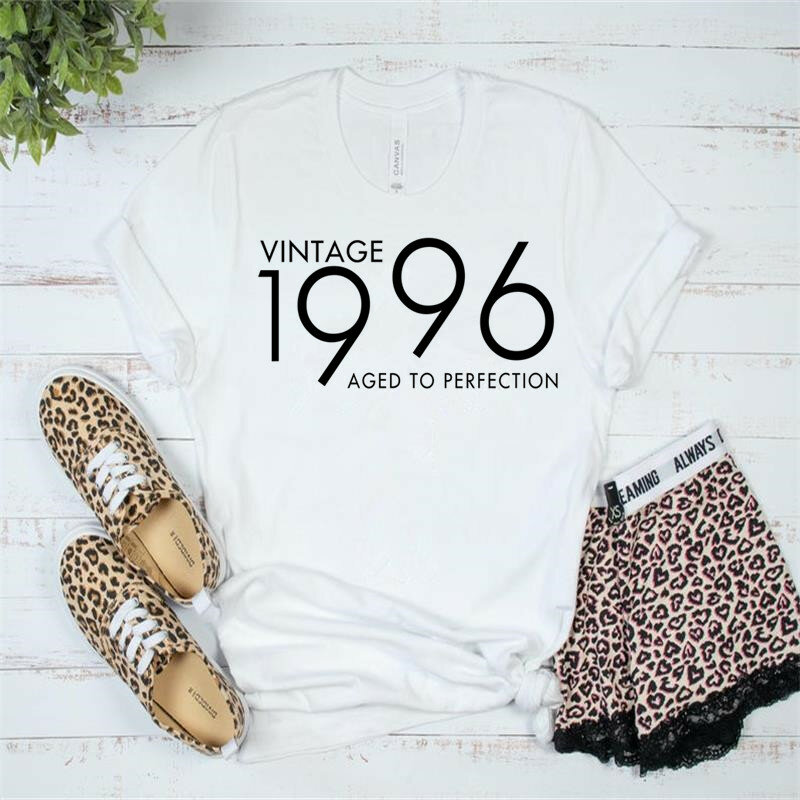 Vintage 1996 Mode Party Harajuku Weibliche Kleidung 100% Baumwolle Lustige Brief Geboren Frauen T-shirt Kurzarm Top Tees Streetwear