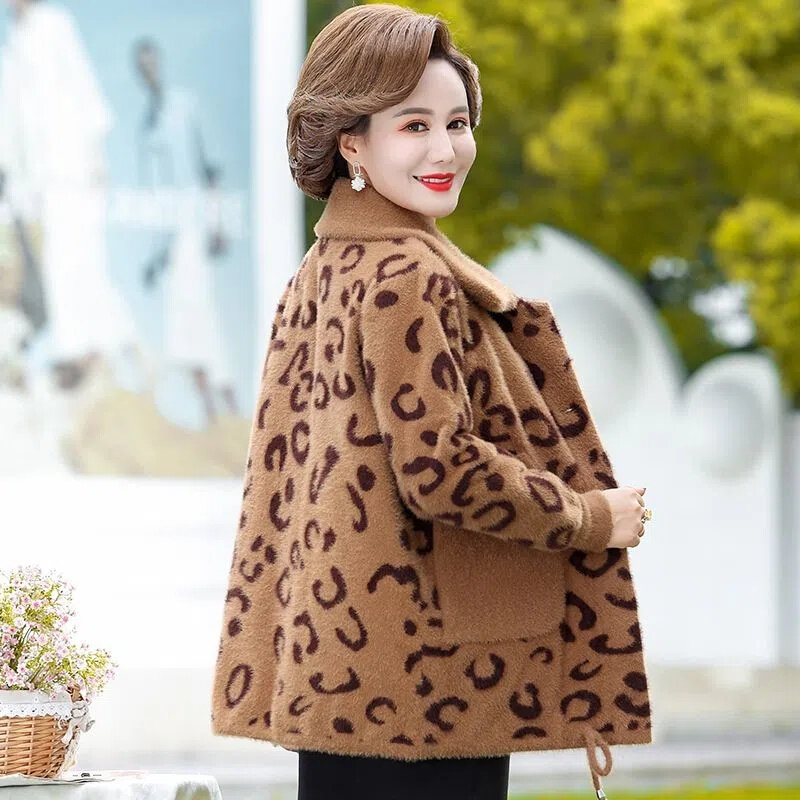 Mãe outono e inverno vison casaco de veludo 2022 inverno nova meia-idade e idosos moda feminina leopardo estampado meados de comprimento jaqueta
