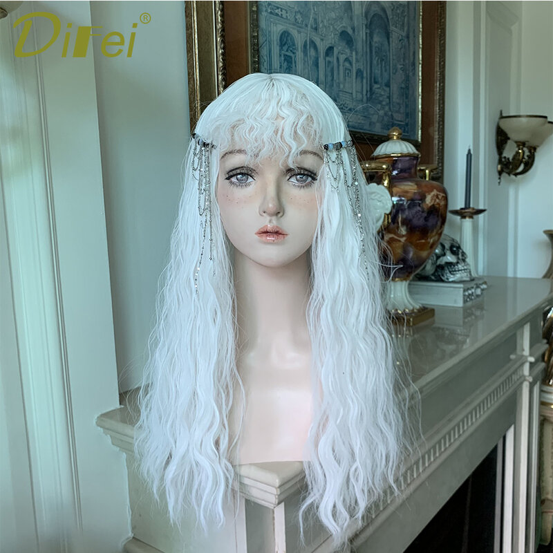 Parrucca sintetica copricapo femminile lana bianca capelli lunghi ricci personalità femminile moda opaca capelli ad alta temperatura frangia di seta parrucca