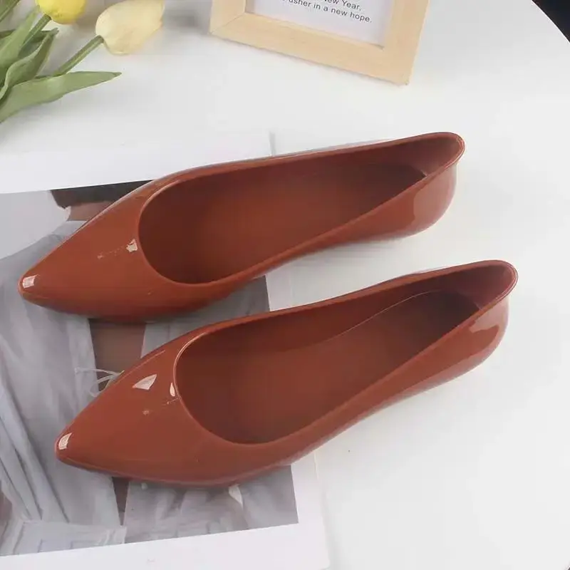 Women's Shallow Cut Transparent Hooded Rain Shoes Soft Sole Non Slip Pointed Toe Waterproof Rain Shoes Fashionable Sandals