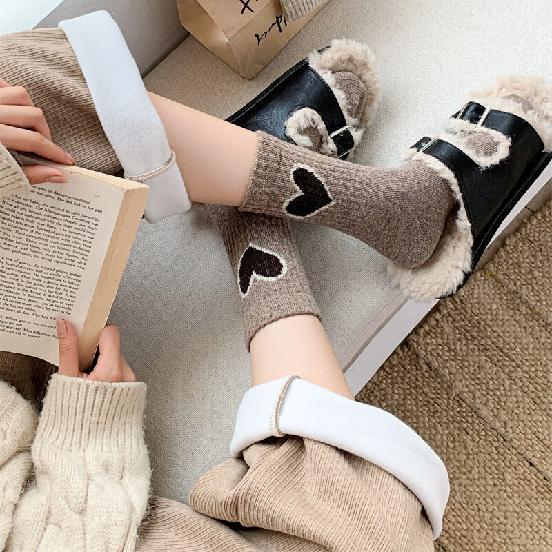 Kaus kaki cinta warna polos wol 5 pasang untuk wanita, kaus kaki Retro warna kopi tebal hangat untuk rumah Ins modis musim gugur dan musim dingin