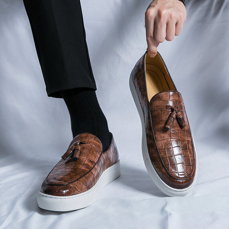 Sapatos masculinos de couro com padrão crocodilo, deslizamento em mocassins, sapatos casuais macios, moda luxuosa, festa, frete grátis