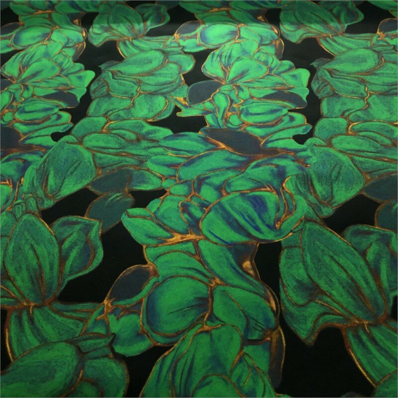 21 M jedwabne morwy satynowe elastyczna tkanina atramentowe z nadrukiem czarne tło zielone liście szerokie