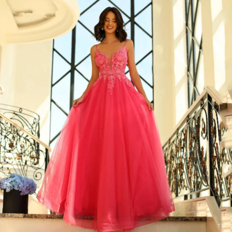Gaun Prom A-Line merah kerah V rendah gaun pesta renda applique tanpa lengan punggung terbuka panjang lantai gaun pesta Tulle Vestidos De Fiesta baru 2024