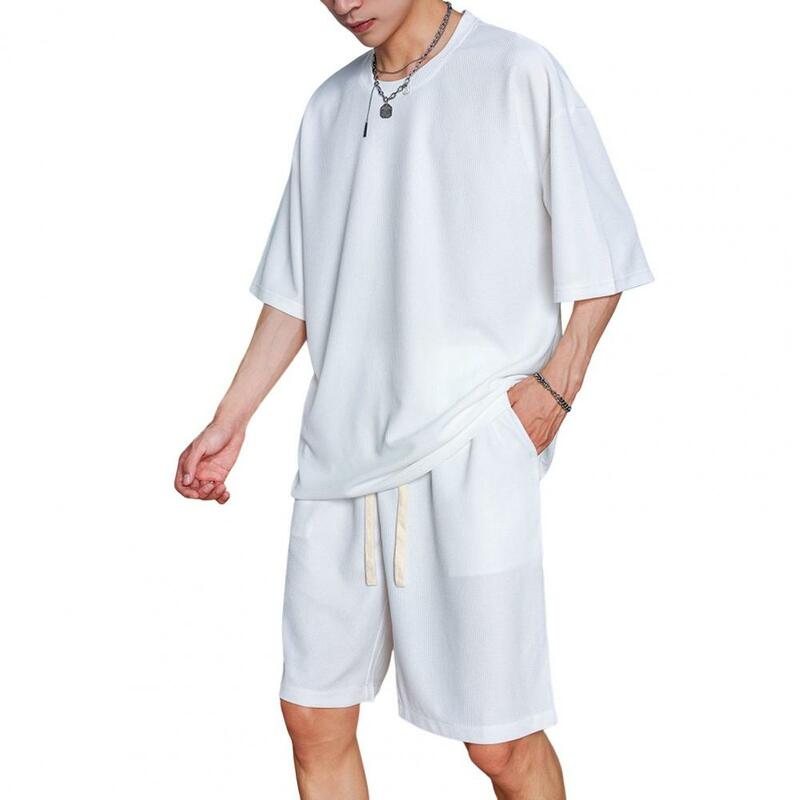 Roupa masculina de verão, camiseta com o pescoço, shorts de cordão ajustável, cintura elástica confortável, shorts de perna larga