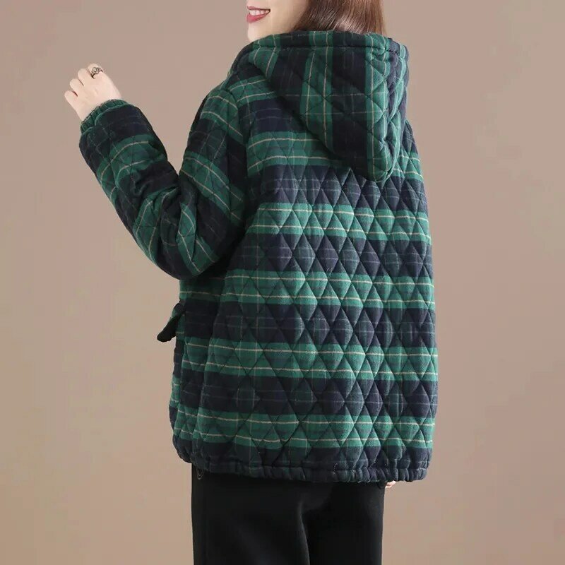 Bawełniany płaszcz damski 2023 nowa gruba jesienno-zimowa bawełniana kurtka krótka z kapturem na co dzień kurtka w kratę Parka damska odzież wierzchnia