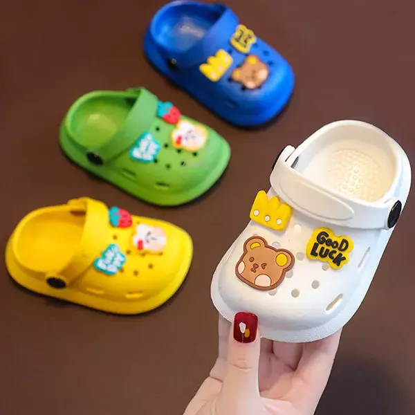 Zuecos de oso de dibujos animados para niños y niñas, zapatillas de playa de jardín sólidas, sandalias, zapatos con agujeros para bebés de 1 a 6 años
