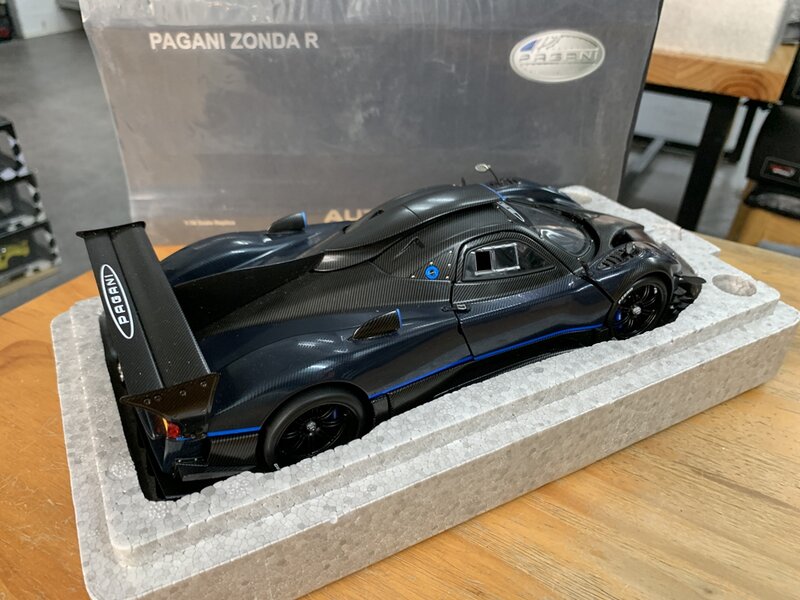 Autoart-Modelo de carro de liga metálica azul, Konisag Zonda R, Simulação Toy Gift, Edição limitada, Carbono fora de impresso, 1:18
