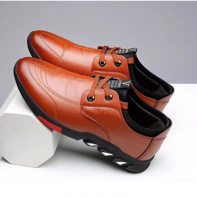 Sapatos masculinos casuais de couro primavera 2023 sapatos masculinos confortáveis silp sobre sapatos de trabalho masculinos macios não-derrapantes sapatos planos de verão