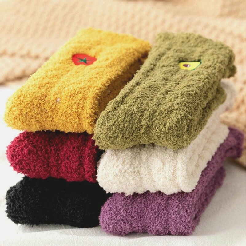 Calcetines de lana de Coral para mujer, medias gruesas, suaves y esponjosas, con patrón de frutas cálidas, de tubo medio, para dormir, para Otoño e Invierno
