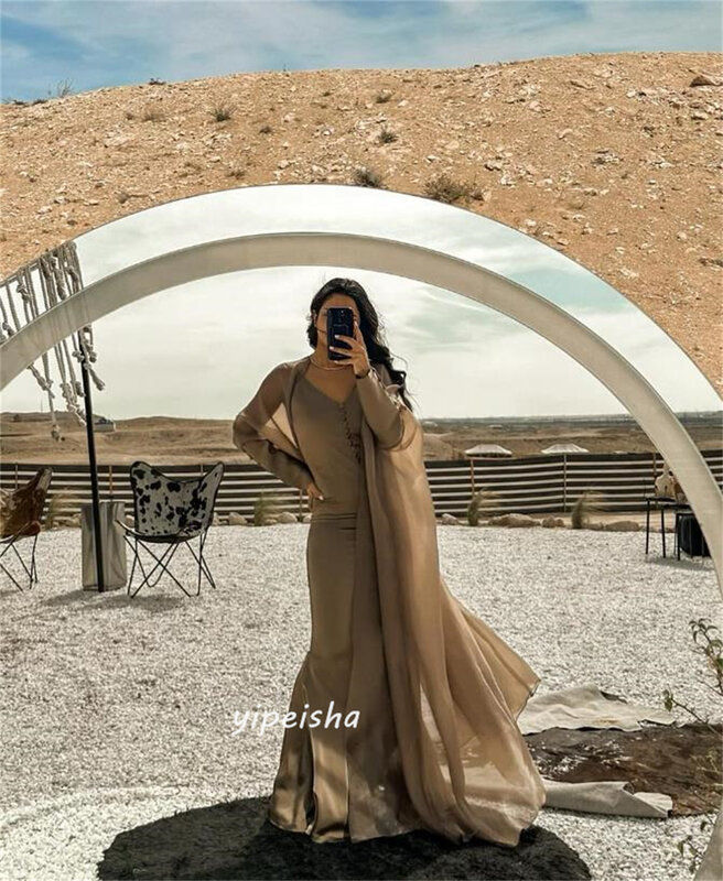 Gaun Prom Arab Saudi gaya Modern yang indah Formal malam leher V kancing putri duyung Satin Bespoke gaun acara