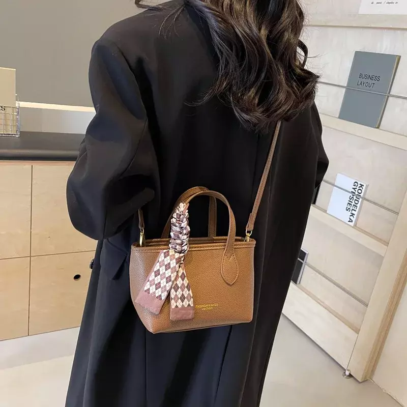 Simple Women's 2024 New Solid Color Fashion Portable One-Shoulder Women's Texture Crossbody All-Matching Bucket Bag