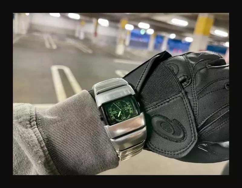 Obcy oryginalny niemechaniczny zegarek Y2K Trend w modzie pasek Retro zaawansowane w małych elektroniczny zegarek