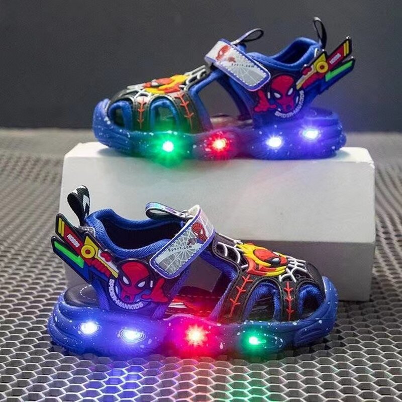 Летние детские сандалии со светодиодной подсветкой, мультяшный Человек-паук, детские ортопедические детские тапочки с закрытым носком, спортивная мягкая пляжная обувь для девочек