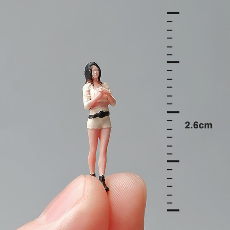 1/64 długie włosy dziewczyna Model figurki piaskownica stołowa układ dekoracji DIY projekty figurka z żywicy kolejowej z torów z lat mikro element dekoracji krajobrazu