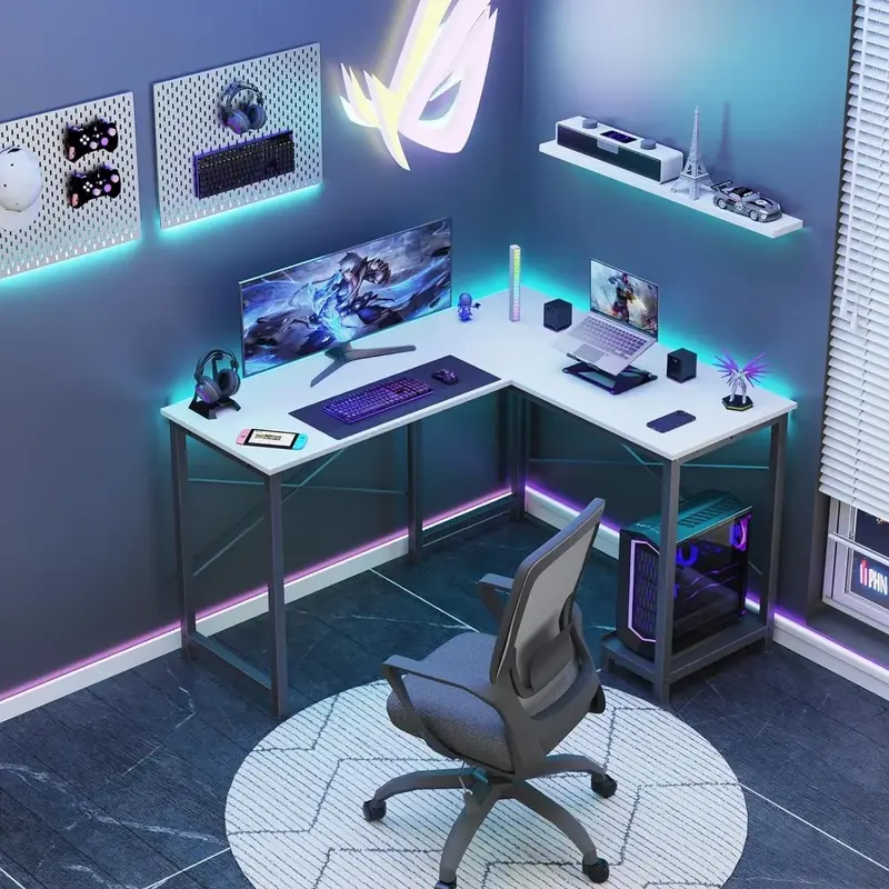 โต๊ะคอมพิวเตอร์รูปตัว L โต๊ะเกมส์ PC มุมไม้พร้อมกระเป๋าเก็บของด้านข้างสำหรับพื้นที่ขนาดเล็กสำนักงานบ้านสีขาว