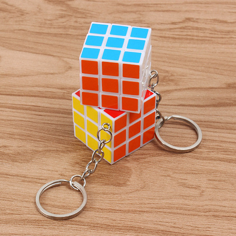 1PCS Magic Cubes Keychain 3x3x3 3CM Magic Cubes Pendant Twist Puzzle Toys For Children Gift Magic Cube