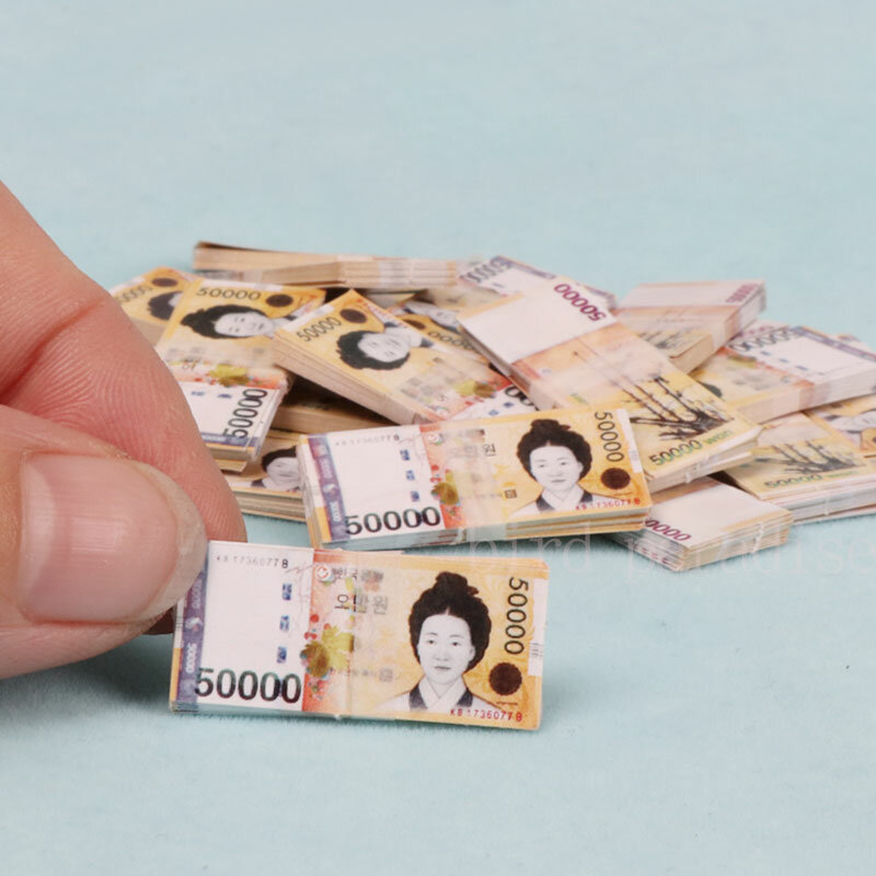 รายการขนาดเล็ก5 Bundle มินิตุ๊กตาเงินธนบัตรดอลลาร์ยูโรเกาหลีได้รับรางวัลของเล่นรุ่นสำหรับตุ๊กตาบาร์บี้ Ob11 1/6อุปกรณ์ตุ๊กตา