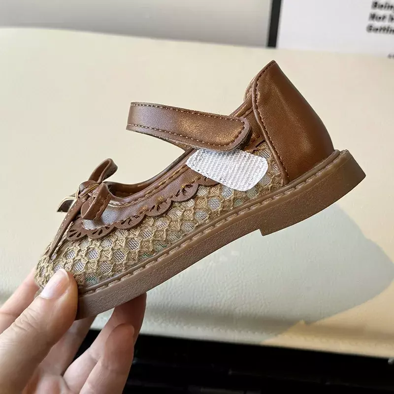 Sandali moda per bambini per ragazze 2024 estate nuovi comodi e traspiranti ritagli in stile coreano scarpe da spiaggia con papillon antiscivolo