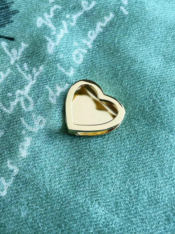 Pequeno anel cachecol para mulheres, fivela xale, botão bandanas de metal, forma oca do coração do designer, acessórios de estilo fashion, 90cm