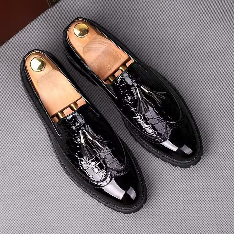 Sepatu Oxford kulit Brogue pernikahan rumbai lancip pria desainer mewah sepatu loafer kasual pria gaun Formal Zapatos Hombre