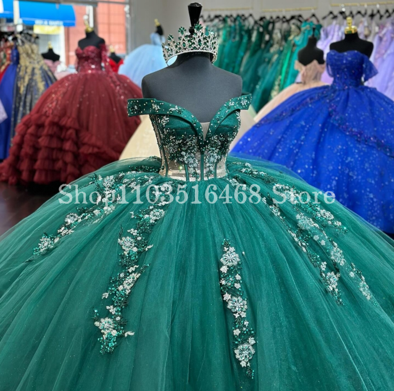 فستان Quinceanera الأخضر الزمردي الأنيق ، بدون حمالات فاخرة ، حافة كاتدرائية ، أبليكيه ، فستان الأميرة من خلال النظر ،